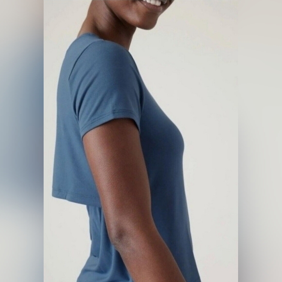 Athleta Air Out Cinch Tee Shirt Size L Blue Short Sleeve Fitted Open Back Stretc - Picture 12 of 13